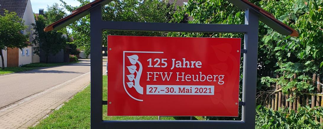 Das Bild zeigt ein Schild der Freiwilligen Feuerwehr Heuberg. 