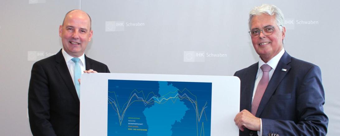 von links: IHK-Hauptgeschäftsführer Dr. Marc Lucassen und IHK-Präsident Dr. Andreas Kopton