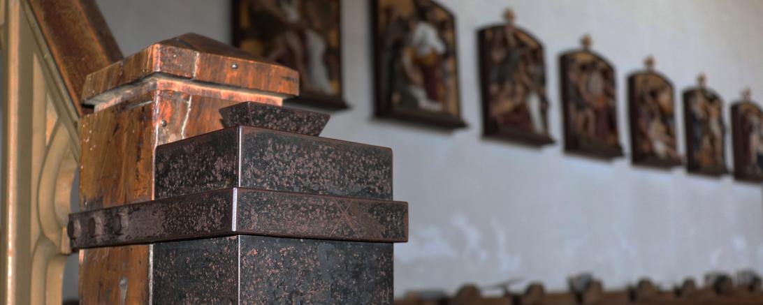 Das Bild zeigt einen Opferstock in der Kirche.