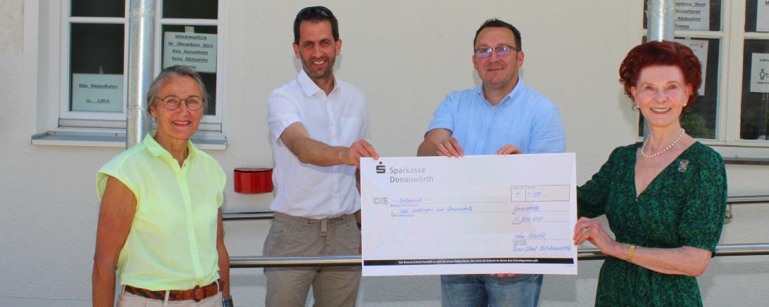 vlnr. Marianne Kraetzig, Schatzmeisterin Inner Wheel, Johannes Beck, Geschäftsführer Diakonie Donau-Ries, Branko Schäpers, Geschäftsführer Caritasverband Donau-Ries, Erika Petzold, Präsidentin Inner Wheel Donauwörth