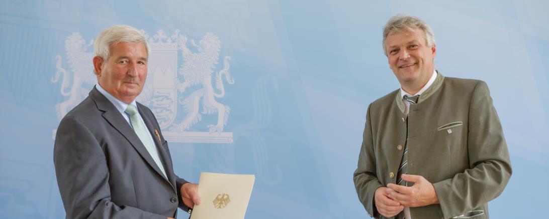 Bayerns Wirtschaftsstaatssekretär Roland Weigert mit Franz Xaver Kugler.