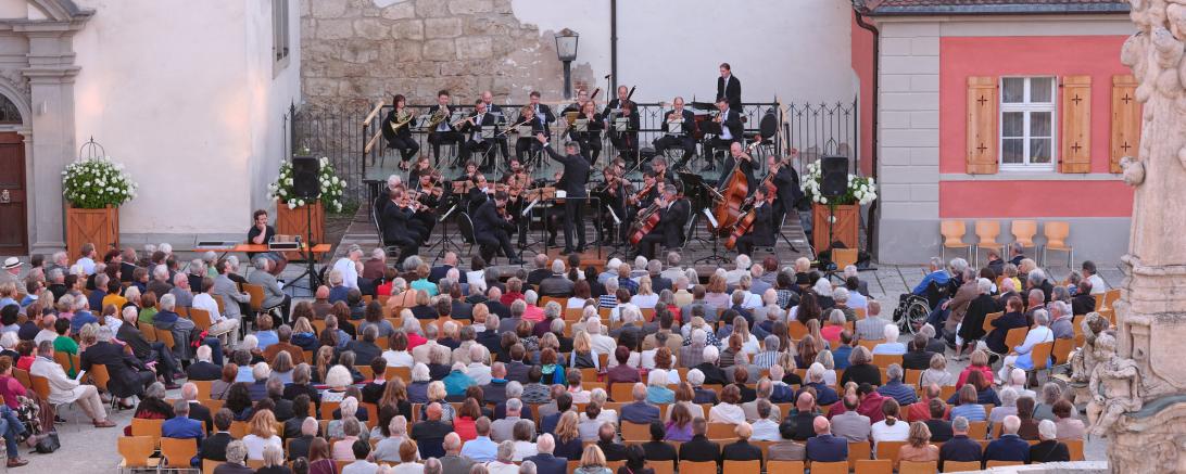 Ein Foto vom letzten Open-Air-Konzert im Oettinger Schlosshof. 