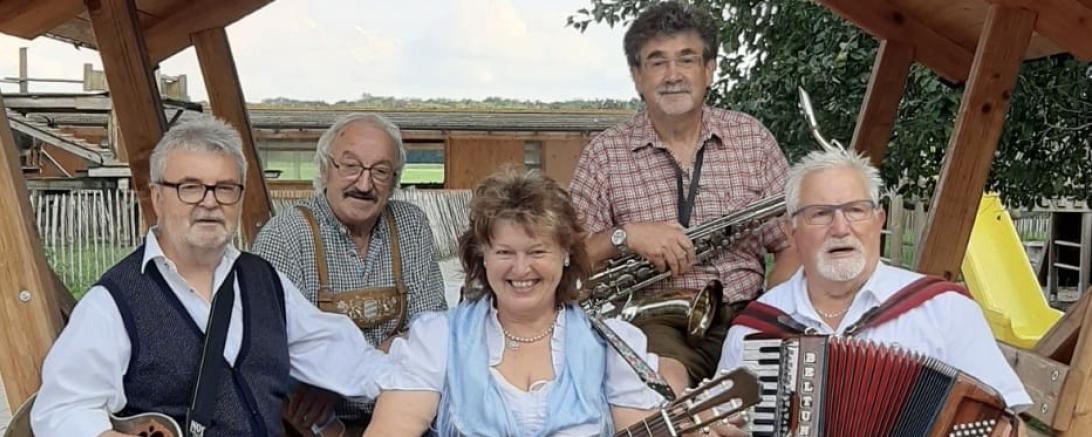 Erna Dirschinger mit ihrer Mannschaft Joe Kinzelmann, Werner Brigl, Max Blei und Toni Scheller