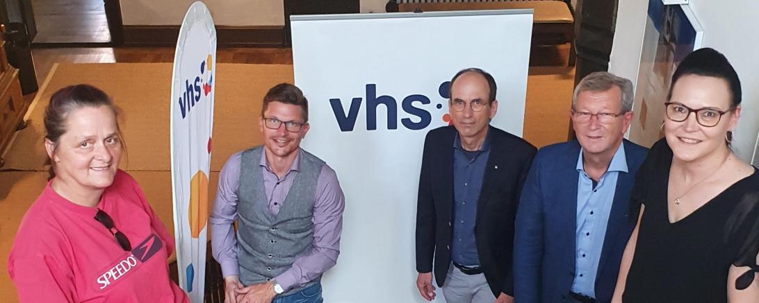 Unser Bild zeigt von links nach rechts: Birgit Grübl, Oberbürger-meister David Wittner, 2. Vorsitzender Raimond Eberle, Geschäfts-führer Peter Schiele sowie Schriftführerin Simone Heinze.