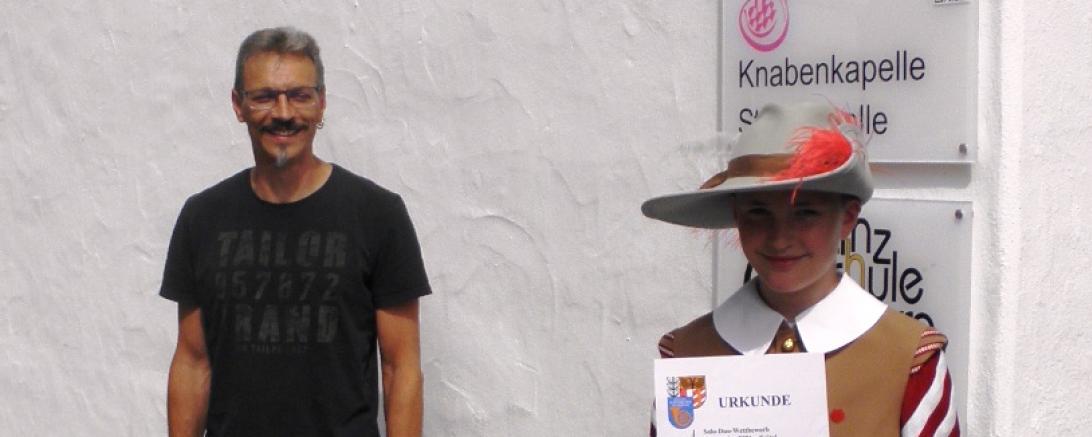 Unser Bild zeigt den Schlagzeuglehrer der Knabenkapelle Andreas Besel und Jonathan Kugler.