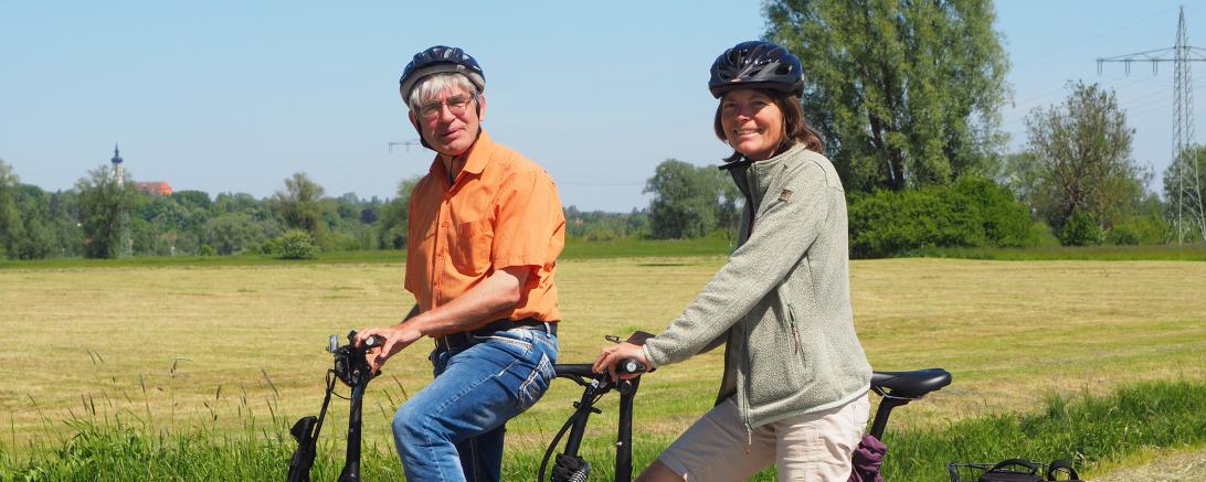 von rechts: Die Organisatoren – die Biologin Dr. Maiken Winter und Karl Mehl, evangelischer Pfarrer in Grafrath.