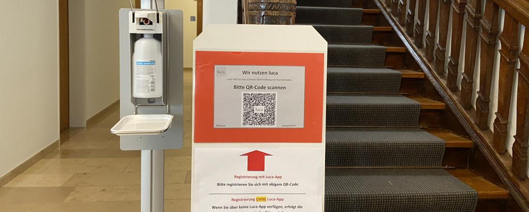 Das Donauwörther Rathaus ist für Besucherinnen und Besucher ab morgen wieder geöffnet. Die Registrierung, die nach wie vor notwendig ist, kann dabei auch praktisch per LUCA-App erfolgen. 