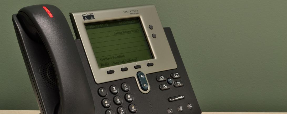 Das Bild zeigt ein Telefon. 