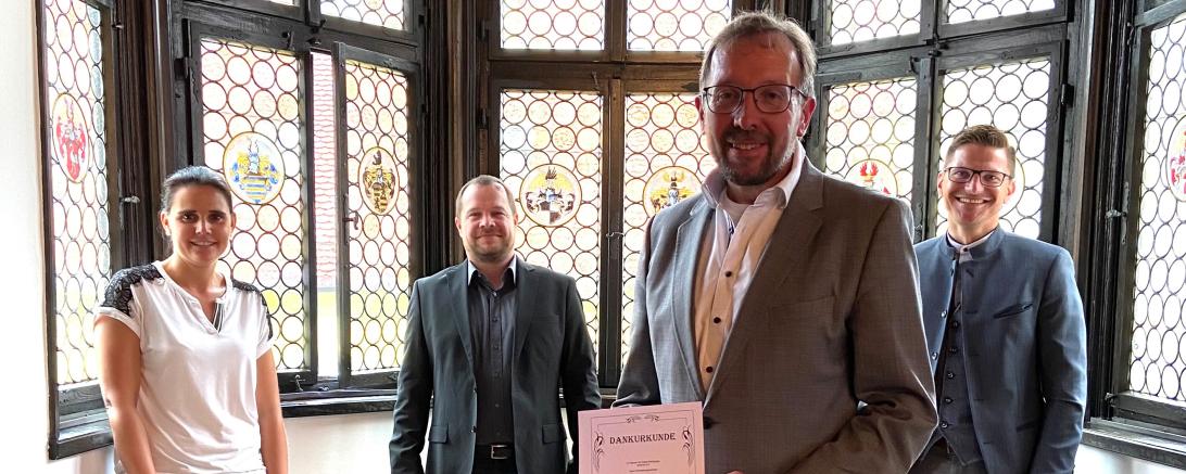 Michaela Kleebauer (Leiterin Sachgebiet Personalwesen), Thorsten Vogelgsang (Leiter Sachgebiet Bauverwaltung und Bauordnung), Hermann Häfele, Oberbürgermeister David Wittner