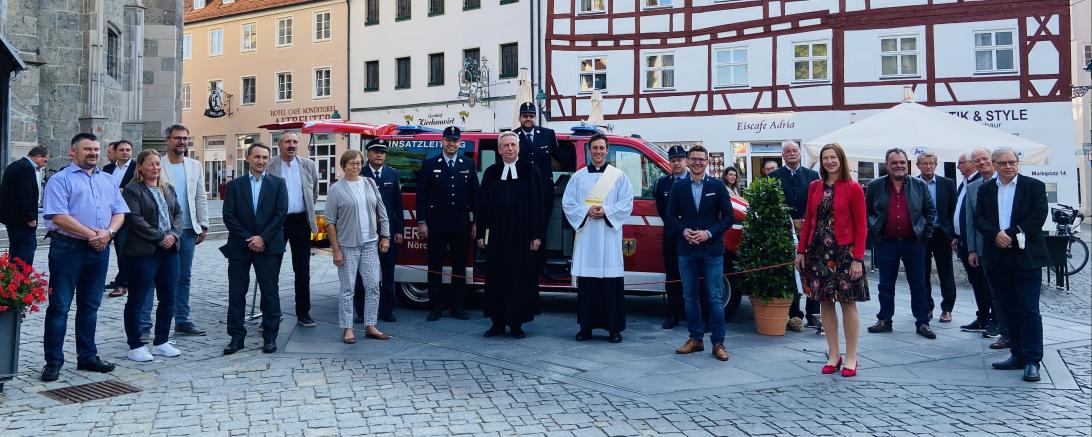 Der neue Einsatzleitwagen der Freiwilligen Feuerwehr Nördlingen wurde im Rahmen eines Gottesdienstes in St. Georg gesegnet. 