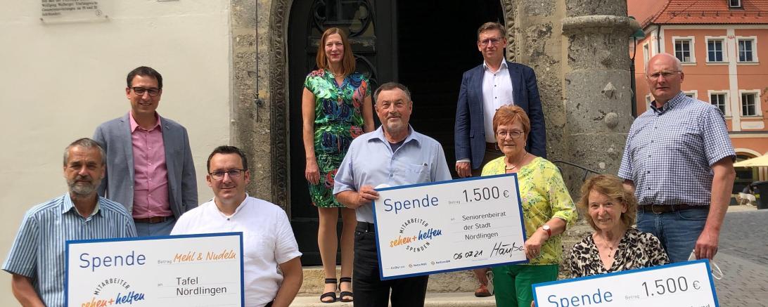 Von links: Helmut Weiß (Diakonie Donau-Ries, CaDW), Thorsten Häußer (EnBW ODR), Branko Schäpers (Caritasverband), 2. Bürgermeisterin Rita Ortler, Walter Oswald (Seniorenbeirat), Landrat Stefan Rößle, Elisabeth Strauß (Seniorenbeirat), Waltraud Englisch (Kinderschutzbund) und Hans Engelbrecht (EnBW ODR).