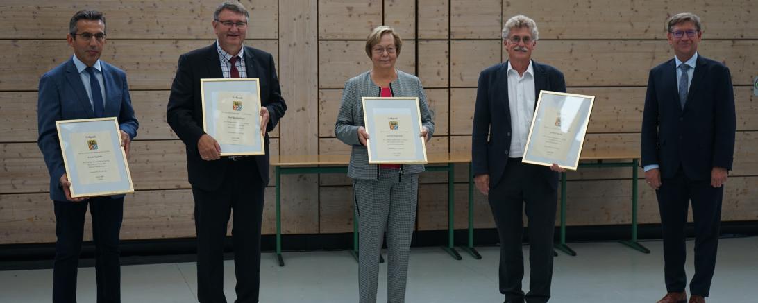 Das Bild Zeigt von links nach rechts: Erwin Taglieber, Josef Reichensberger, Gabriele Fogra-scher, Gerhard Martin und Landrat Rößle.