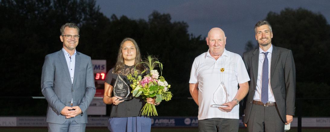 Jessica Schadko und Friedrich Maier (3. v. links) sind Donauwörther Sportler des Jahres 2019 und wurden von OB Jürgen Sorré (links) und Sportreferent Jonathan Schädle geehrt. 