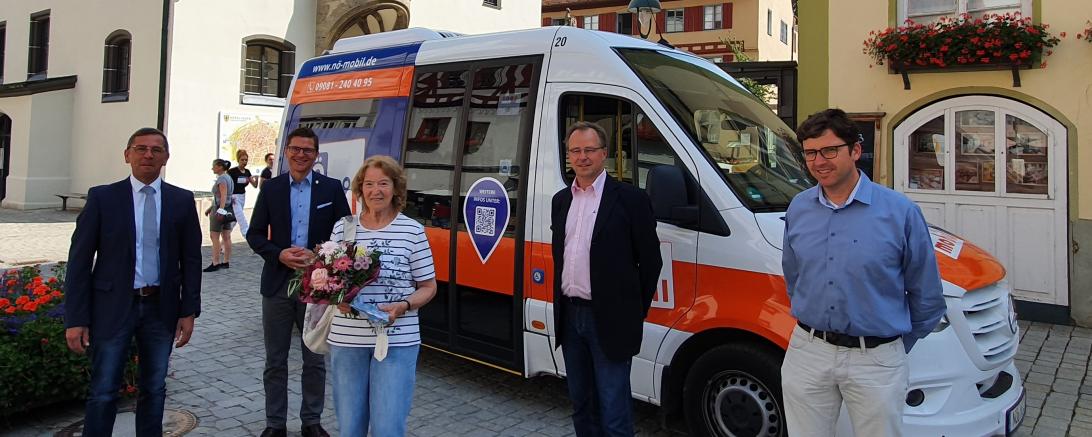 Seit es das NÖ-Mobil gibt, nutzt Frau Waltraud Englisch den Bus fast täglich. 