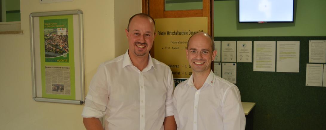 Markus Kempter (l.) und Michael Goldemann haben 2017 zusammen das Unternehmen "Staplerkönig" geründet. Jetzt waren sie zu Besuch an ihrer ehemaligen Schule, der PWS Donauwörth. 