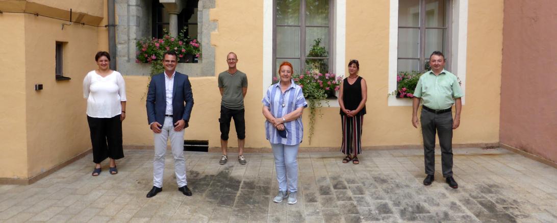 Im Bild (v.l.n.r.) Annette Steglich (Bund Naturschutz), Oberbürgermeister Jürgen Sorré, Dr. Hans-Jörg Barth (Energie- und Umweltzentrum Allgäu, Kempten), Brigitte Scherb (Tierschutzverein Donauwörth), Angelika Schmid (Obst- und Gartenbauverein Auchsesheim), Umweltbürgermeister Albert Riedelsheimer. Nicht auf dem Bild: Forstreferent Thomas Straulino