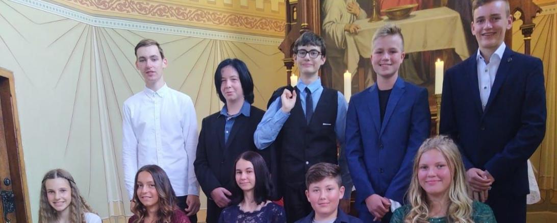 Sitzend von links: Susanne Gerner, Ida Eberle, Enya Kriegl, Elias Stumpf und Lisa Kirchner. Stehend von links: Simon Riegg, Niklas Rieger, Leon Dommel, Lukas Hogen und Hannes Mährle.