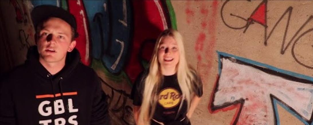 Das Rap-Duo Luisa & Moritz in einem ihrer Musikvideos. 