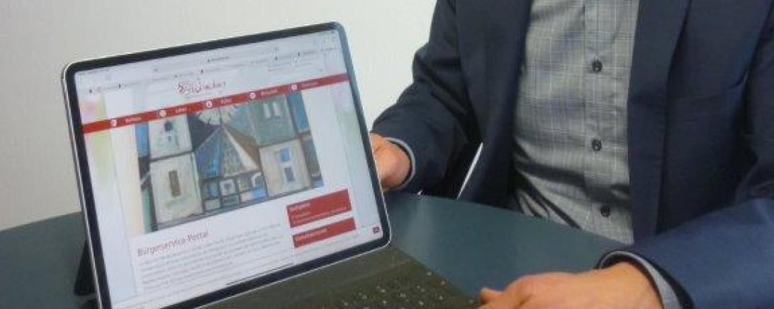 Noch mehr Bürgerfreundlichkeit – das ist laut Wemdings Bürgermeister Dr. Martin Drexler einer der Hauptgründe für die laufende Digitalisierung im Rathaus von Stadt und Verwaltungsgemeinschaft (VG).
