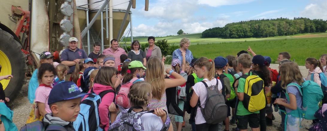 Ruth Meißler verabschiedete die Kinder mit den Lehrerinnen und bedankte sich bei allen Helfern für den Hofbesuch