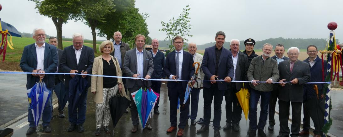 Vertreter aus der Politik haben am vergangenen Mittwoch die neue Kreisstraße eröffnet. 