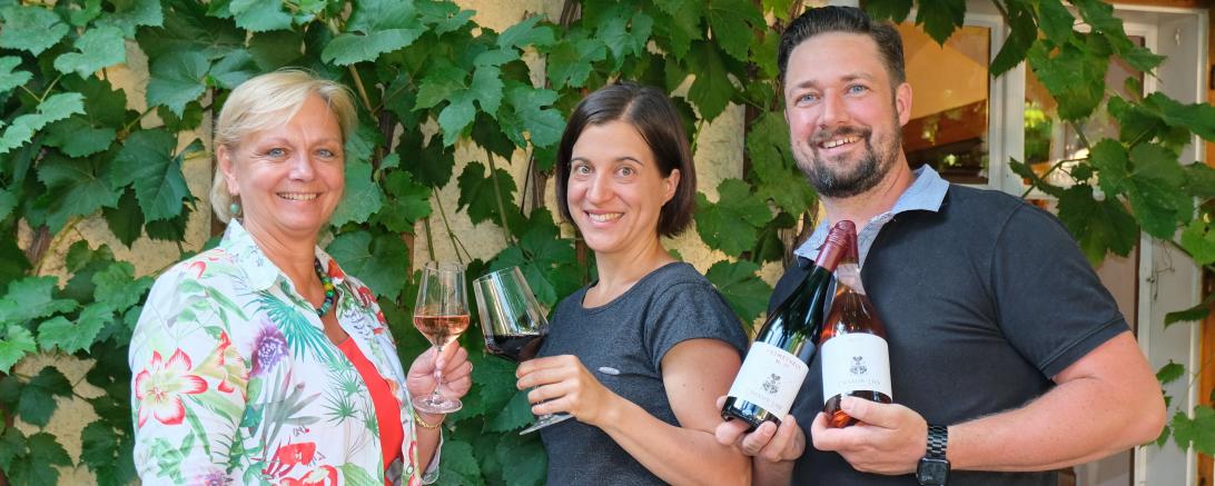 Von links: Perchtoldsdorfs Bürgermeisterin Andrea Kö, Sandra Dorr und Hannes Leeb. 