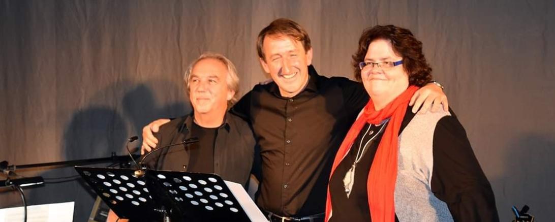 Michael Ruff, Manfred Rehm und Kerstin Schultz laden zu einem schwungvollen Abend mit Rock, Pop und Hits ins B+ Zentrum ein.