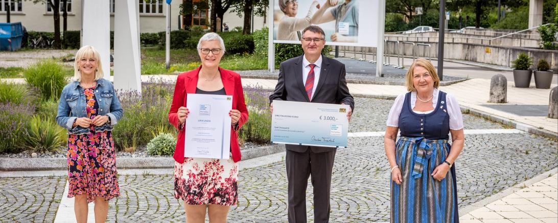 Frau Staatsministerin Carolina Trautner, Frau Christiane Kickum, Leiterin der Stabstelle Stadtmarketing Donauwörth, Herr Bürgermeister Josef Reichensberger, Stadt Donauwörth, Frau Ehrenamtsbeauftragte der Bayerischen Staatsregierung Eva Gottstein. 