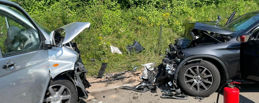 Auf der B 2 ereignete sich heute ein schwerer Verkehrsunfall. 
