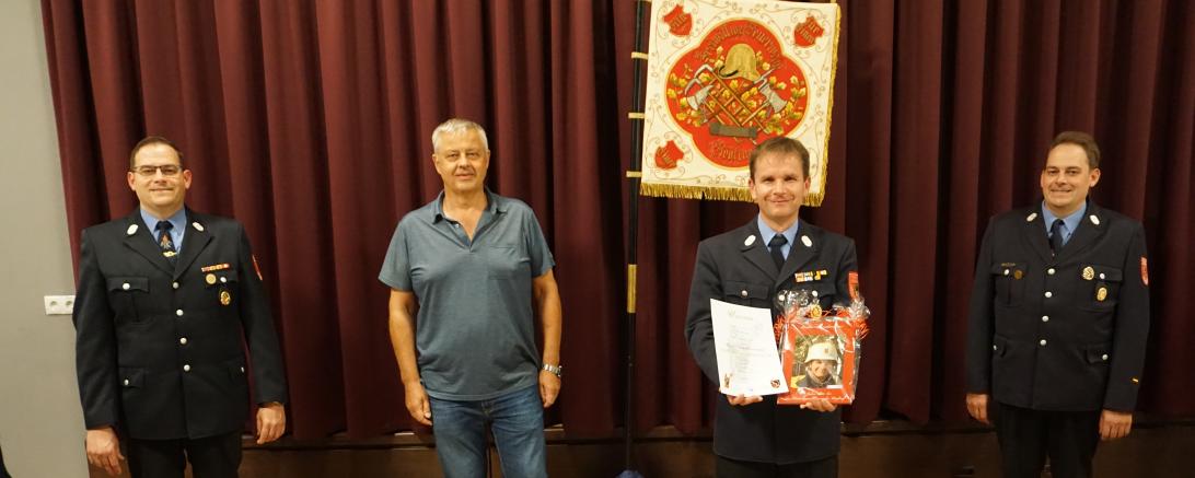 Auf dem Bild zu sehen (von links): 1.Vorstand Achim Stahl, 1.Bürgermeister Isidor Auernhammer, 1.Kommandant Martin Auernhammer und 2. Kommandant Josef Stahl jun.