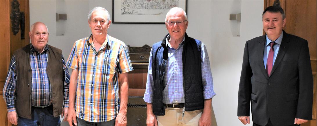 Von links: Anton Seeler, Herbert Harsch, Franz-Josef Leix, Bürgermeister Josef Reichensberger