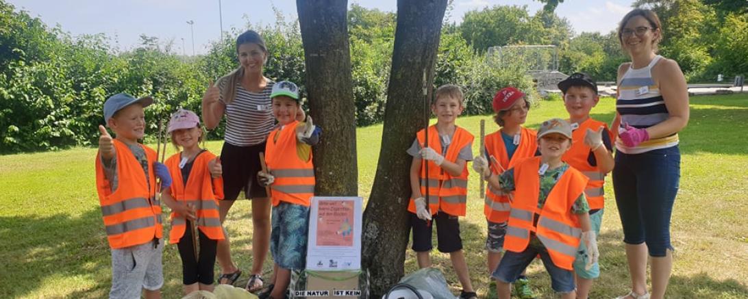 Die Kinder sorgten während des Ferienprogramms auch dafür, dass die Umgebung rund um den Stauferpark von Müll befreit wurde. 