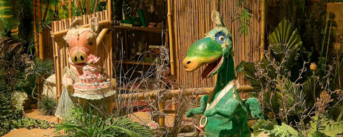 Urmel und Wutz mit Kuchen. 