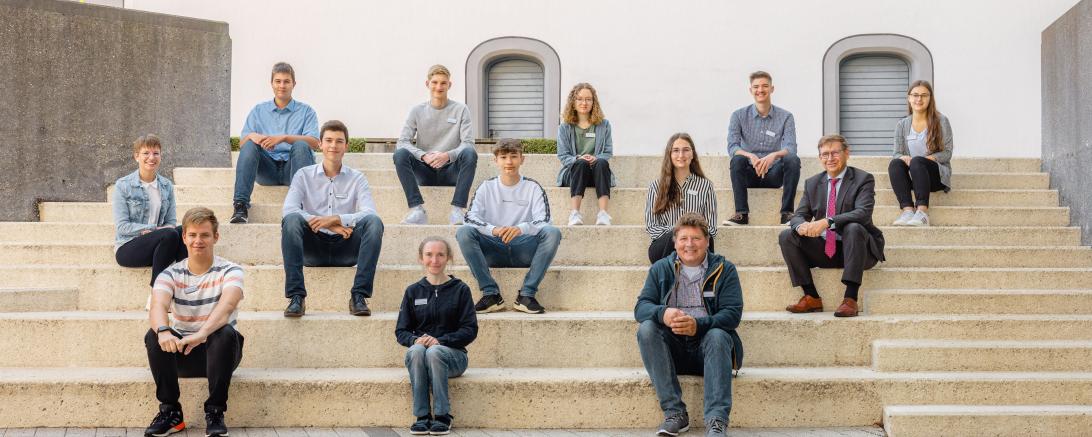 Auf dem Bild zu sehen die 10 Auszubildenden.