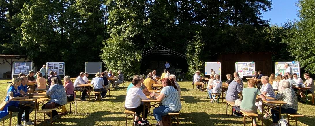Auf dem Bild zu sehen das erste Treffen zur möglichen Landesgartenschau.