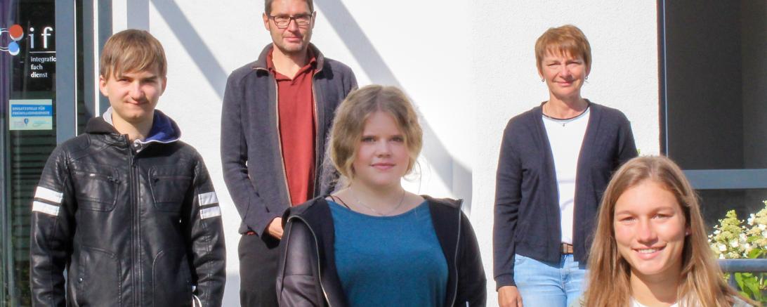 Auf dem Bild zu sehen die neuen Freiwilligen mit den Verantwortlichen.