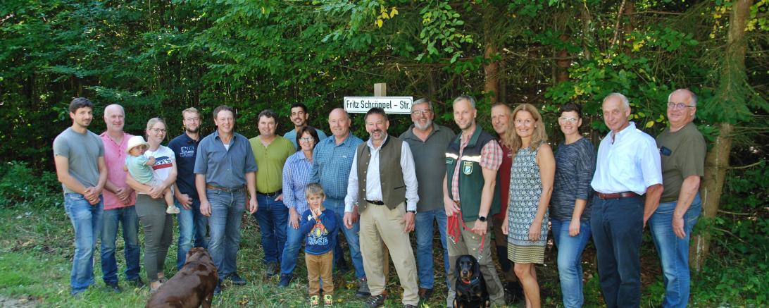 Auf dem Bild zu sehen die Karab Gruppe.