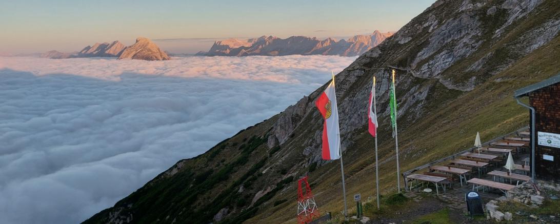 Auf dem Bild sieht man einen Sonnenuntergang auf 2238 Meter höhe.