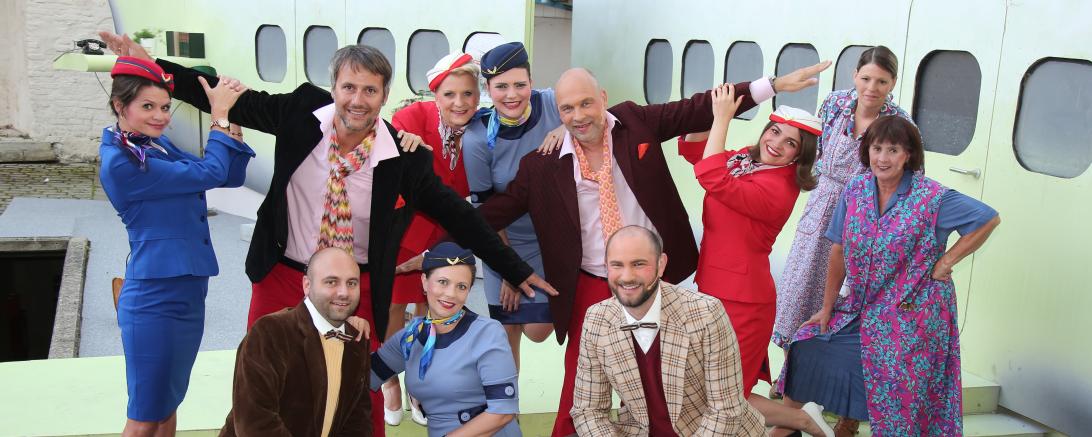 Auf dem Bild zu sehen die Schauspieler der Komödie.