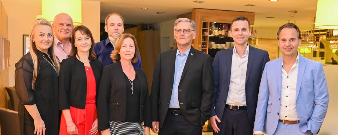 Jennifer Mieling, Bernhard Mayer, Ramona Schmidt, Markus Emer, Margret Kutzschbach, Frank Kutzschbach, Thomas Kutzschbach und Frank Söder (v.l.n.r.)