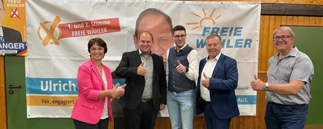 Auf dem Bild zu sehen Ulrike Müller, Ulrich Reiner, Michael Dinkelmeier, MdL Johann Häusler und Martin Stegmair.