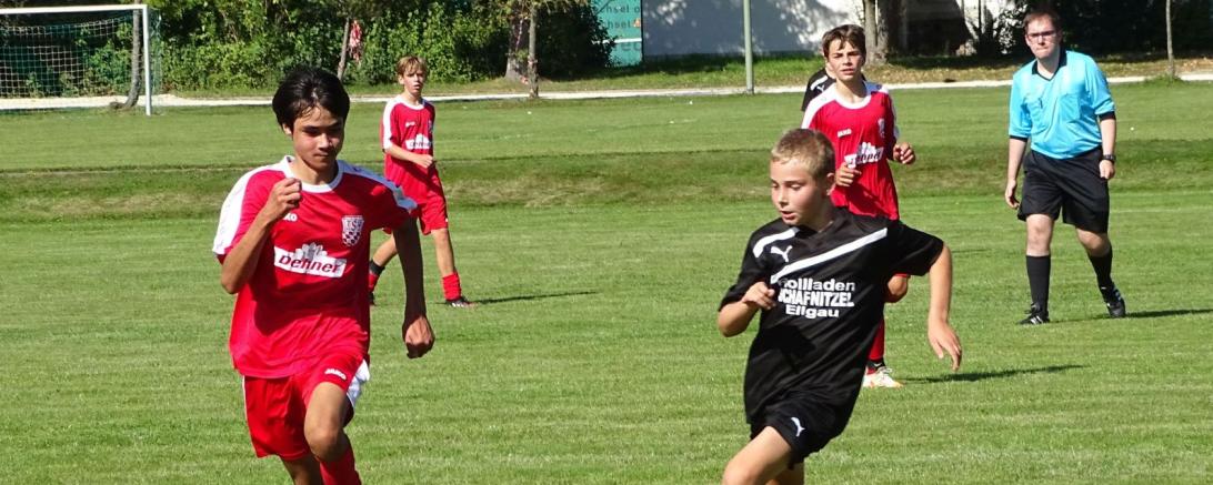 Auf dem Bild sieht man das Fußballspiel JFG Lech-Schmutter U14 gegen TSV 1896 Rain II  1:0