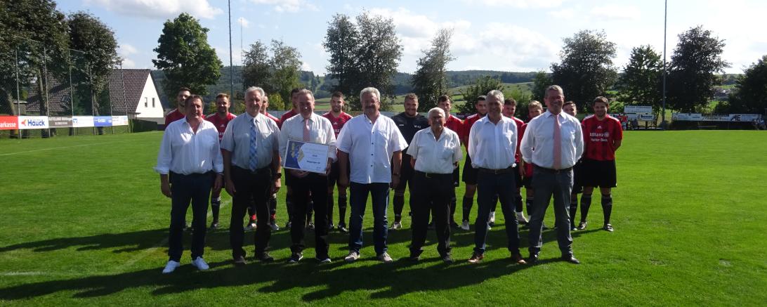 Auf dem Bild zu sehen Klaus Stubenrauch, Josef Wiedemann, Reinhold Jung, Werner Heller, Rudolf Haid, Günther Andermann, Herbert Baab und die erste Herrenmannschaft des SG Großsorheim /Hoppingen.