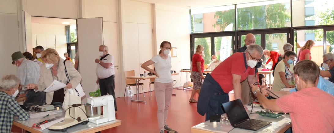 Auf dem Bild zu sehen Reparatur-Café.