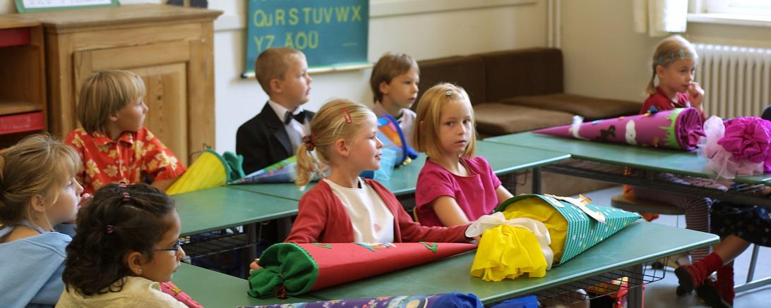 Einschulung: Mit einer gesund gefüllten Schultüte lässt sich der erste Tag im neuen Lebensabschnitt der Abc-Schützen versüßen.