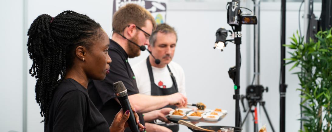 Auf dem Bild sieht man einen Teil aus der Fairtrade Kochshow.