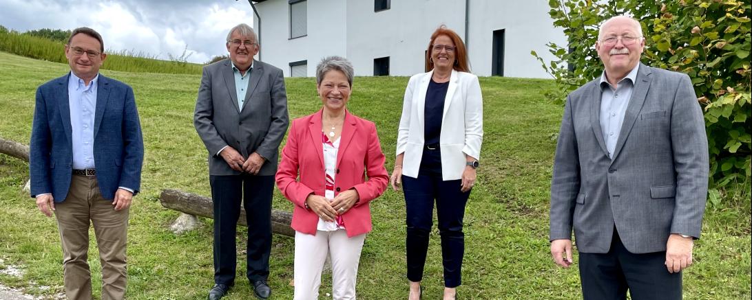 Auf dem Bild zu sehen Ulrich Lange, MdB, Stellvertreter Gerhard Feldmeier, MU-Kreisvorsitzende Birgit Rößle, Stellvertreterin Heike Klauser, Stellvertreter Reinhold Bittner.
