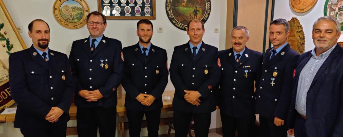 Von links: Michael Ulrich, Markus Klein, Fabian Schilz, Bernhard Gayr, Manfred Grenzebach, Thomas Link und Bürgermeister Franz Moll. 