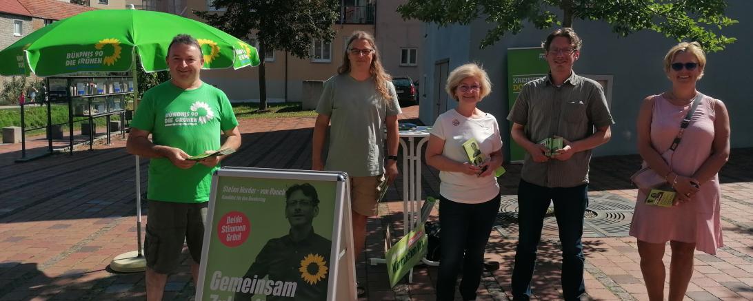 Auf dem Bild zu sehen Donauwörths Umweltbürgermeister Albert Riedelsheimer, Stellvertretende Landrätin Ursula Kneißl-Eder, Kreisvorstansmitglied Stefan Schmidt-Bilkenroth, Bundestagskandidat Stefan Norder und die Fraktionsvorsitzende im Donauwörther Stadtrat Bärbel Stahl.
