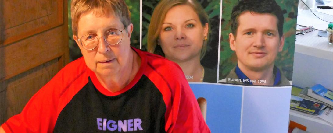 Monika Stöcklein engagiert sich nicht nur bei den Bundesligabasketballerinnen der Eigner Angels, sondern vor allem auch für Multiple Sklerose – Erkrankte. Stellvertretend für zehn Telefonpaten in Schwaben erhält sie nun eine Auszeichnung von Ex-Bundespräsident Christian Wulff in seiner Eigenschaft als Schirmherr der Deutschen Multiple-Sklerose-Gesellschaft im Berliner Glaspalast.